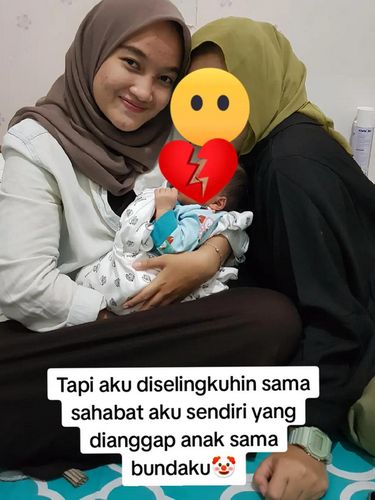 Viral Suami Selingkuh dengan Sahabat Wanita ini curhat di TikTok, suami selingkuh dengan sahabat istri yang tinggal serumah. Setelah ditalak, suami bawa selingkuhan tidur di rumah yang dulu ditempati bersama istri.