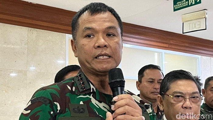 Wakil Panglima TNI Jendera Tandyo Budi Revita di Kompleks Parlemen, Senayan, Jakarta, Senin (1/9/2025).