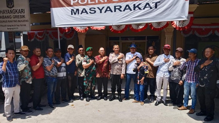 Warga Gresik ikut jaga kota dari anarkisme