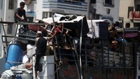 Meski Israel mengklaim operasi militer dilakukan untuk menghantam kelompok bersenjata, dampak terbesar justru dirasakan warga sipil yang kini terusir dari tempat tinggal mereka. Situasi di Gaza kian memburuk, dengan ribuan keluarga kehilangan tempat bernaung dan harus hidup dalam ketidakpastian. REUTERS/Mahmoud Issa