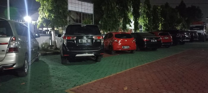 15 unit mobil milik anggota DPR RI Satori disita terkait kasus penyaluran dana corporate social responsibility (CSR) Bank Indonesia (BI) dan Otoritas Jasa Keuangan (OJK). (dok istimewa)