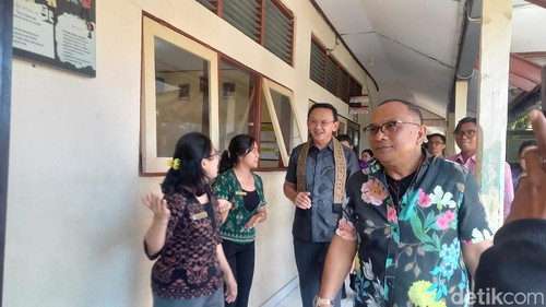 Kunjungan Basuki Tjahaja Purnama atau Ahok, didampingi Bupati Buleleng I Nyoman Sutjidra serta perwakilan Google for Education yang dipimpin Olivia Husli Basrin, Selasa (2/9/2025) di SMPN 1 Sukasada.
