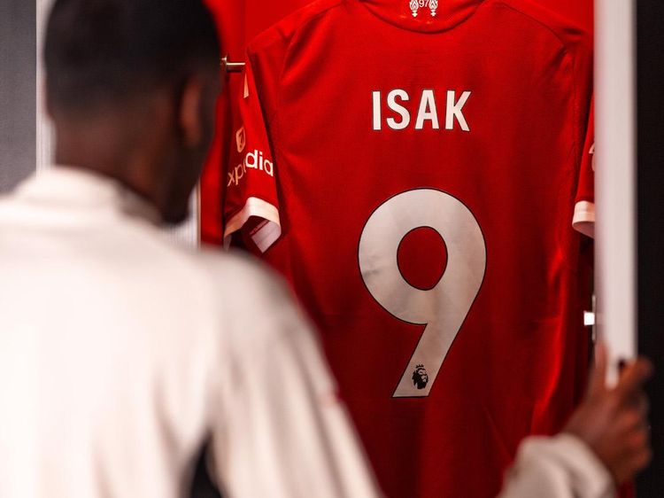 Alexander Isak, Nomor 9 Baru Liverpool