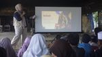 Potret Anak-anak Kolong Jembatan Cilincing Belajar Bahasa dan Budaya Turki