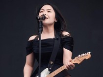 Album Baru Bernadya Bakalan Beda, Ubah Imej Hitam-hitam