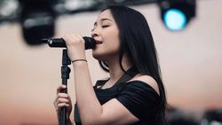 Bernadya Bawa Musik Semanis Senyumnya