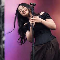 Bernadya Bawa Musik Semanis Senyumnya