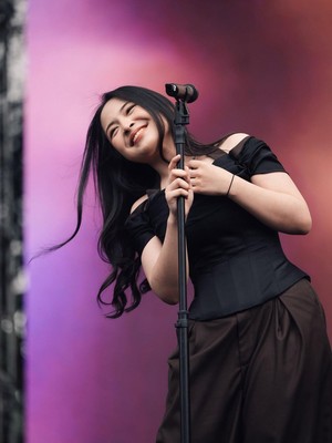 Bernadya Bawa Musik Semanis Senyumnya