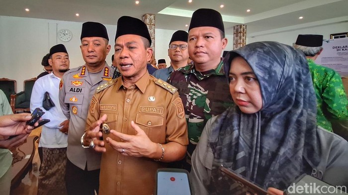 Bupati Bandung Dadang Supriatna