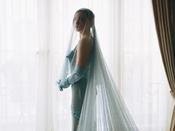 Foto Chloe Grace Moretz yang Menikah dengan Pasangan Wanita, Jadi Kontroversi