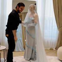 Dikatakan jika awalnya Chloe dan Kate tidak melihat satu sama lain dengan baju pengantin masing-masing sebelum hari pernikahan mereka.Foto: Instagram Chloë Grace Moretz