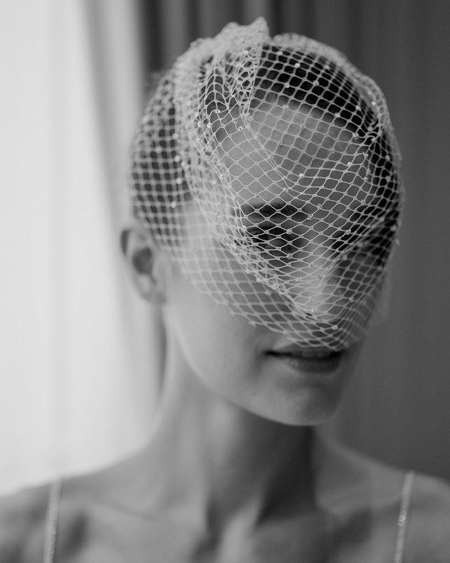 Baik Chloe maupun Kate sama-sama mengenakan gaun pengantin dengan veil saat menikah. Foto: Instagram Chloë Grace Moretz