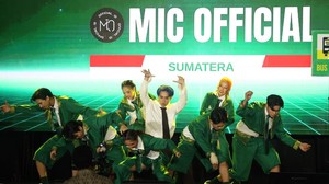 Juara utama membawa pulang hadiah ratusan juta rupiah serta kesempatan eksklusif belajar koreografi bersama DEUKIE (Kwon Twins), koreografer ternama K-Pop asal Korea Selatan. 