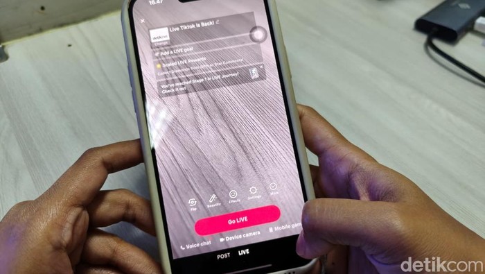 Fitur live TikTok sudah aktif kembali. Para penggunanya bisa menggunakan fitur tersebut sejak sore hari ini, Selasa, 2 September 2025.
