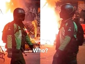 Siapa Pria Berjaket Ojol Bersepatu Adidas Terrex Saat Grahadi Dibakar?