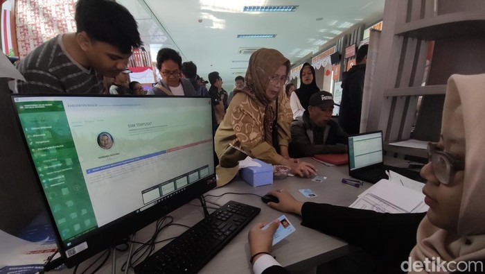 Gerai layanan publik di Mal Pelayanan Publik, Cibinong, Kabupaten Bogor