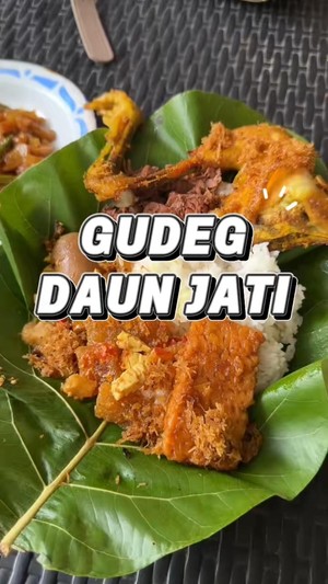 Video: Viral di Bogor! Gudeg Komplet Beralas Daun Jati Rp 20 Ribu
