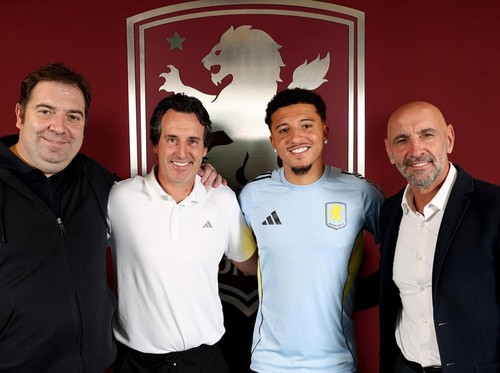 Winger Manchester United Jadon Sancho gabung ke Aston Villa sebagai pemain pinjaman.