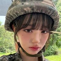 “Sebenarnya hari itu, kukira bakal kayak Kidzania. Tapi begitu sampai di sana, aku malah lari di jalur pegunungan yang belum pernah kupanjat sebelumnya,” ujar Jang Wonyoung IVE, menceritakan pengalamannya ke fans. Foto: dok. Instagram @for_everyoung10