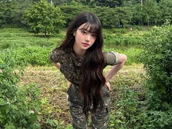 Cantiknya Jang Wonyoung IVE Pakai Seragam Militer Saat Wamil Bareng Kai EXO