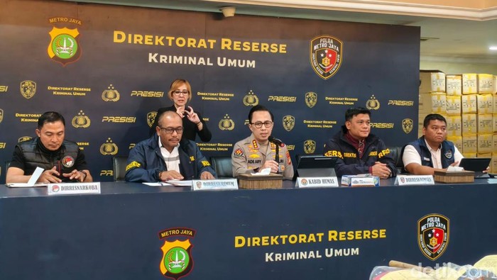 Jumpa Pers Polda Metro Jaya tekait kasus Direktur Lokataru