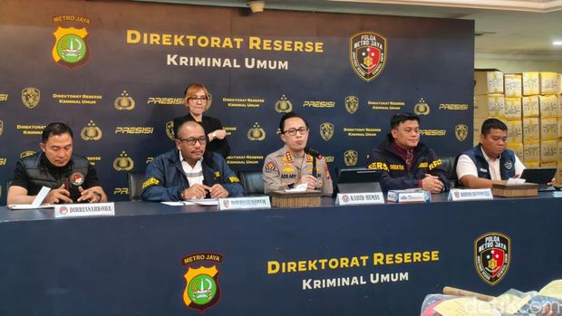 Jumpa Pers Polda Metro Jaya tekait kasus Direktur Lokataru