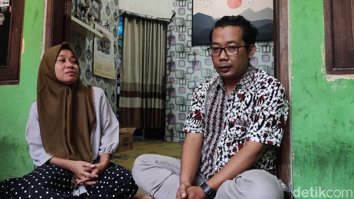 Yoyon Surono, ayah almarhum Rheza Sendy Pratama (21) mahasiswa Amikom Yogyakarta yang meninggal saat ikut aksi di sekitar Polda DIY ditemui wartawan, Selasa (2/9/2025