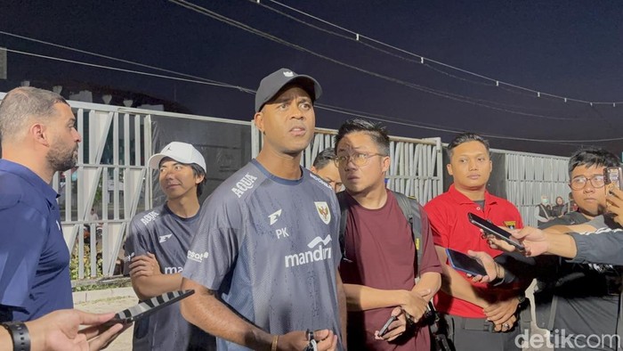 Kluivert saat latihan Timnas senior di GBT, Selasa (2/9) malam.