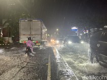 Ruas Jalan Letda Sudjono Medan Terendam Banjir, Banyak Kendaraan Mogok