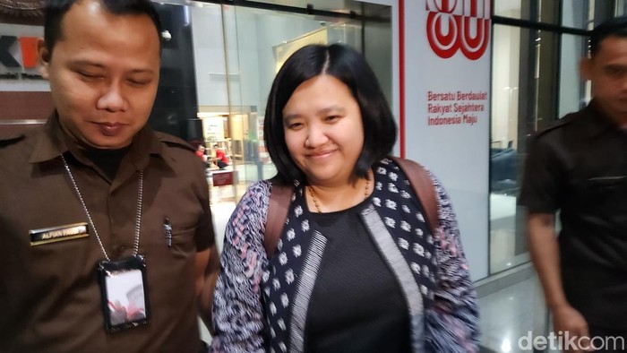 KPK kembali memeriksa mantan staf khusus Nadiem Makarim, Fiona Handayani, terkait penyelidikan kasus pengadaan Google Cloud di Kemendikbudristek. (Adrial/detikcom)