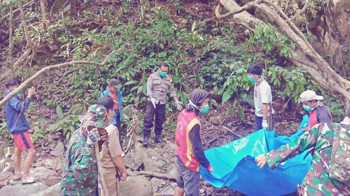 Lokasi penemuan kerangka manusia berserakan di pinggir sungai di Polman.