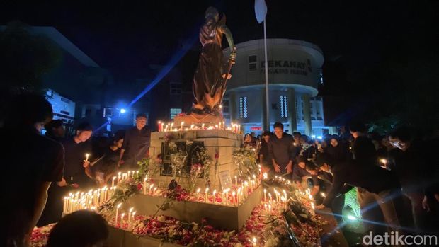 Aksi solidaritas mahasiswa untuk Iko Juliant Junior di Fakultas Hukum Universitas Negeri Semarang (Unnes), Kecamatan Gunungpati, Kota Semarang, Selasa (2/9/2025).