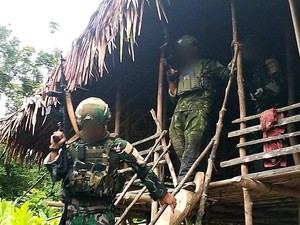 Marinir Kuasai 5 Markas OPM di Maybrat, Senpi Rakitan-Busur Panah Disita