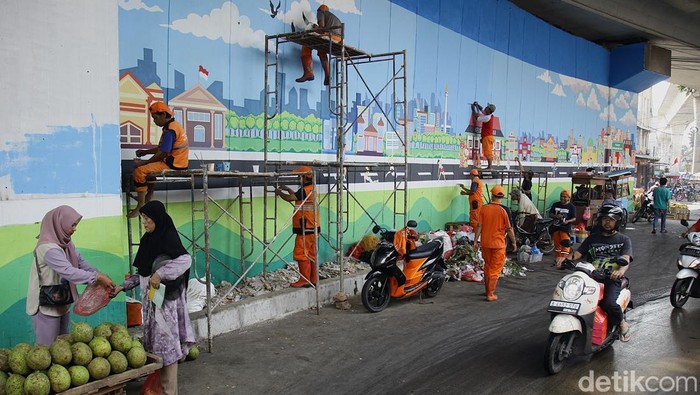 Mural Cerahkan Wajah Flyover Pasar Kebayoran Petugas Penanganan Sarana dan Prasarana Umum (PPSU) Kelurahan Cipulir menyelesaikan pembuatanΒ muralΒ pada dinding flyover Pasar Kebayoran, Jakarta Selatan, Selasa (2/9/2025). PembuatanΒ muralΒ pada dinding kosong itu membuat sudut pasar tradisionalΒ tersebut terlihat lebih cerah, tidak kumuh dan lebih segar.