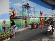 Mural Cerahkan Wajah Flyover Pasar Kebayoran