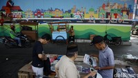 Selain menjaga kebersihan, PPSU Cipulir juga berkontribusi memperindah kota lewat karya mural yang mempercantik kawasan publik. 