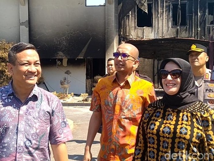 Muspida Kota Pekalongan mengecek bangunan yang rusak akibat dibakar, Selasa (2/9/2025).