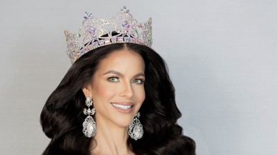 Foto Nicole Peiliker, Ibu 4 Anak Jadi Finalis Miss Universe 2025 di Usia 41