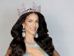 Foto Nicole Peiliker, Ibu 4 Anak Jadi Finalis Miss Universe 2025 di Usia 41