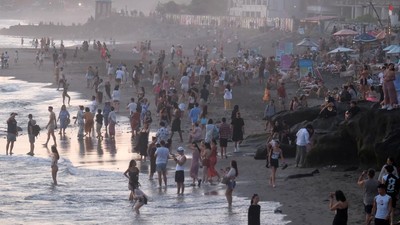 Pariwisata Bali Kondusif, Wisatawan Padati Pantai Canggu