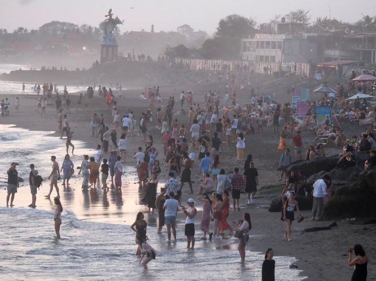 Pariwisata Bali Kondusif, Wisatawan Padati Pantai Canggu