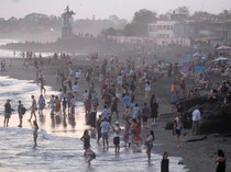 Pariwisata Bali Kondusif, Wisatawan Padati Pantai Canggu