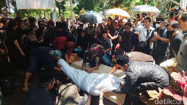 Pemakaman Acil Bimbo di Cimahi