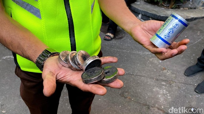 Penampakan sisa proyektil gas air mata di Kampus UNPAS
