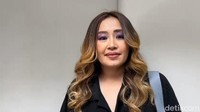 Banyak yang datang, aku gak nyangka banget itu. Memang kan beli sendiri makanannya di mal sana. Banyak yang minta foto juga, Arya juga senang, paparnya. Foto: Febri/detikhot
