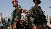 Militer Israel menyebut serangan di Sanaa menargetkan fasilitas Houthi. Sejumlah pejabat juga tewas, sementara lainnya luka berat dan masih dirawat. REUTERS/Khaled Abdullah