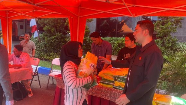 Polda Metro Jaya menghadirkan beras murah dalam Gerakan Pangan Murah (GPM), Selasa (2/9/2025).