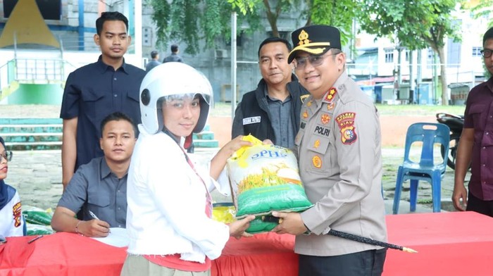 Polres Kepulauan Meranti dan Bulog menghadirkan 10 ton beras dalam program Gerakan Pangan Murah di 2 kecamatan, Selasa (2/9/2025).