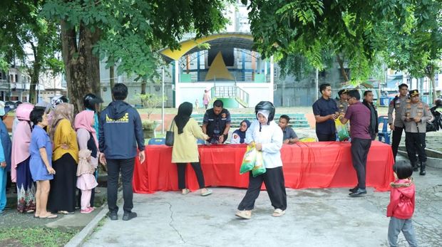 Polres Kepulauan Meranti dan Bulog menghadirkan 10 ton beras dalam program Gerakan Pangan Murah di 2 kecamatan, Selasa (2/9/2025).