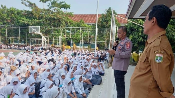 Polres Serang mendatangi sekolah untuk langsung memberi imbauan pelajar jangan ikut aksi anarkis (Dok.Istimewa).